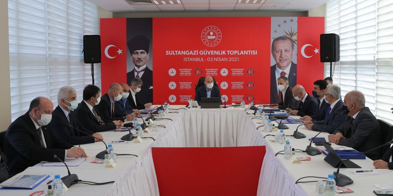 Cumhuriyet yazarı Barış Pehlivan "Bir süredir duyuyordum. Ama inanmıyordum" diyerek açıkladı! "Emniyet kulislerine göre Soylu, İstanbul Emniyet Müdürü'nden pek memnun değilmiş"