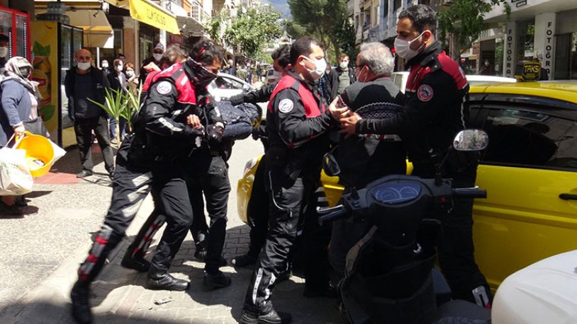 Polise şaka yapacaklardı... 'Kavga' şakası gerçek oldu