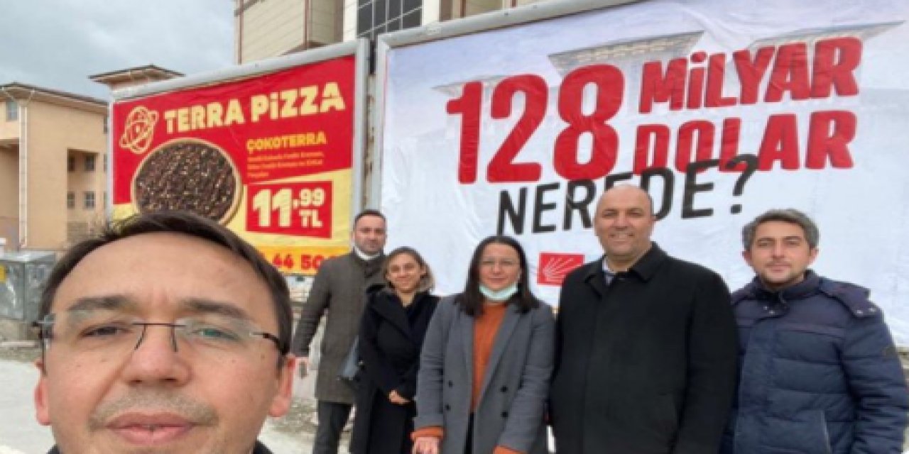 Savcılık "suç unsuru yok" dedi, valilik kaldırttı! "128 milyarla birlikte hukuk da buharlaşıyor" Polis Kastamonu'da CHP'nin afişlerini böyle söktü!