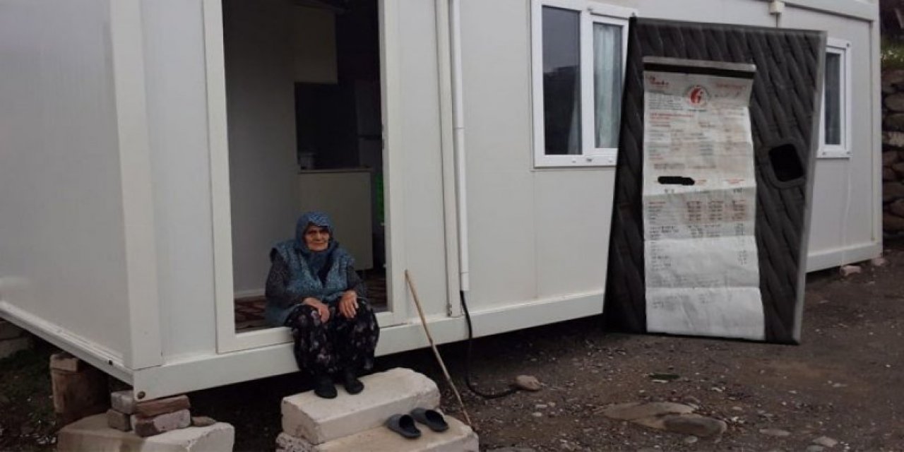 Depremzedeye reva mı bu!  Konteynerde yaşayan 93 yaşındaki Müşerref teyzenin elektriğini kestiler!