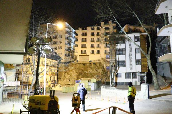 Ankara'da temeli kayan apartmanın çatısı ve üst katları çöktü!