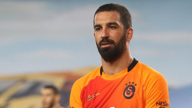 Arda Turan'ın 'kırmızı kart' isyanı: Kırmızı kart yok, yer çekiminden dolayı olmuş