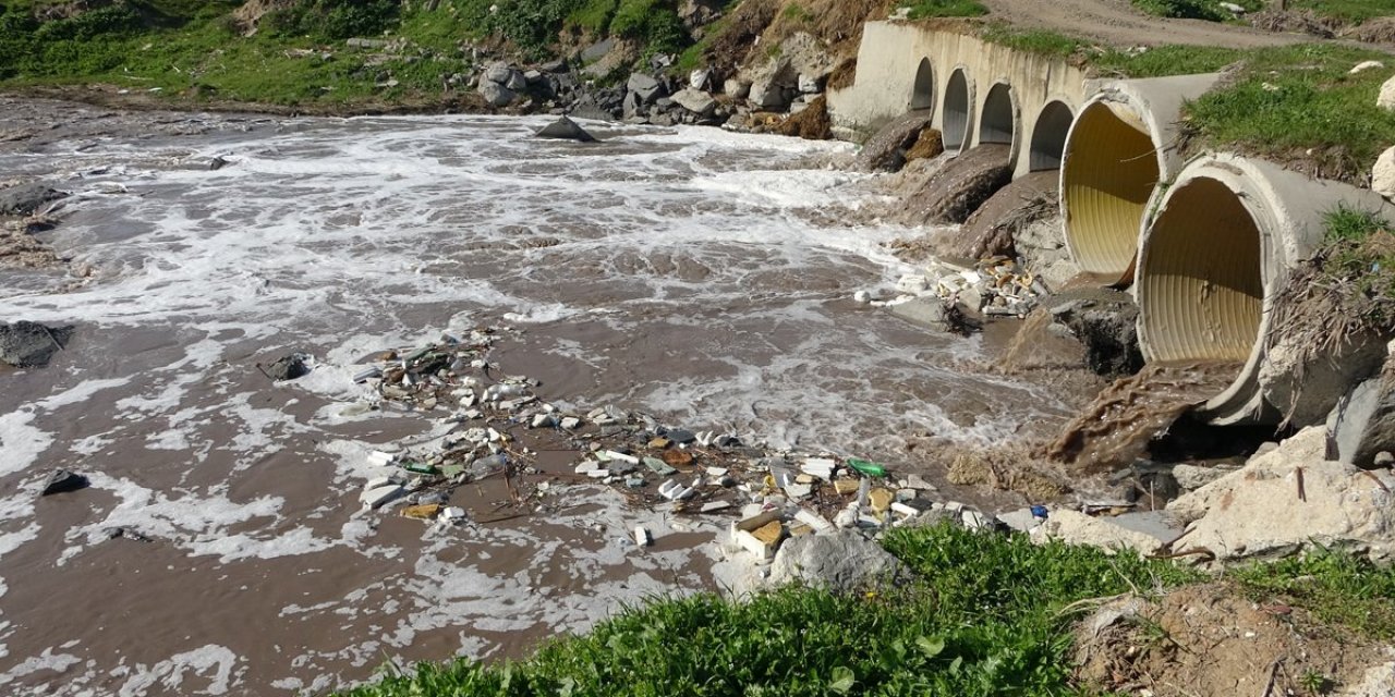 Pislik... Hastalık... Koku... "Burası bir rezalet" Çorlu Deresi zehir akıyor!