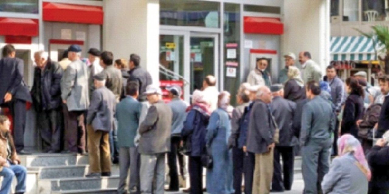 Emeklilerden Erdoğan'a: Bir müjde verilecekse 3000 TL olan bayram ikramiyesi talebimiz karşılanmalıdır.