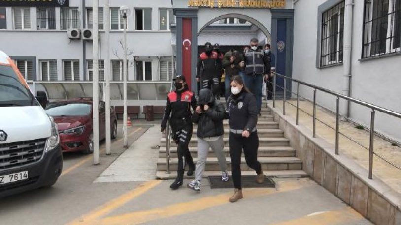 Kameralı gözlük' ile kadınları fuhuşa sürüklüyorlardı! Şantajcı çeteye operasyon