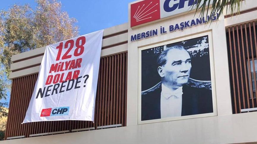 CHP'nin afiş çalışması iktidarı rahatsız etmeye devam ediyor! Mersin’de ‘128 milyar dolar nerede’ afişleri toplatıldı