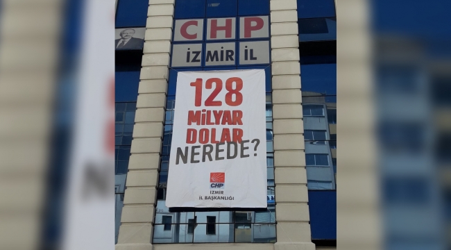 CHP'ye afiş operasyonu çekiliyor! İzmir'de '128 milyar dolar nerede?' afişleri kaldırıldı