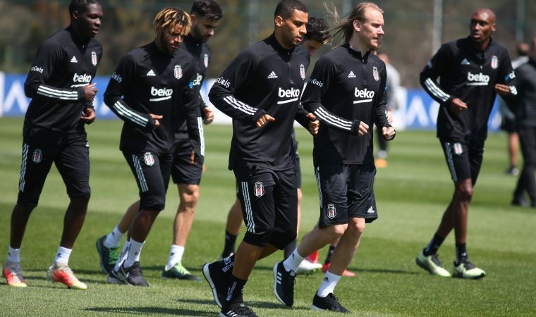 Beşiktaş kritik virajda; 6 isim sınırda!