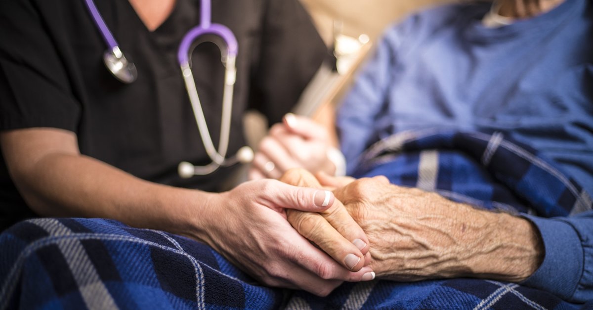 Parkinsonda semptomlar hastalık ilerledikçe kötüleşiyor