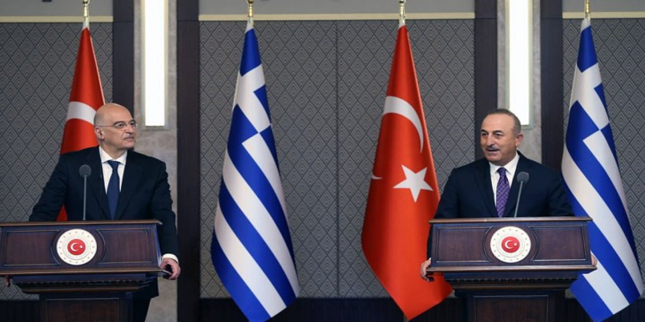 Çavuşoğlu-Dendias gerginliği dünya basınında! Görüşmeler dostça başladı ama...