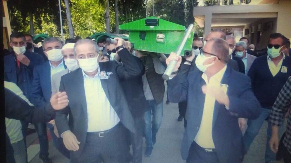 Cenazeye gidip tabuta omuz veren Fatih Terim'in zor anları