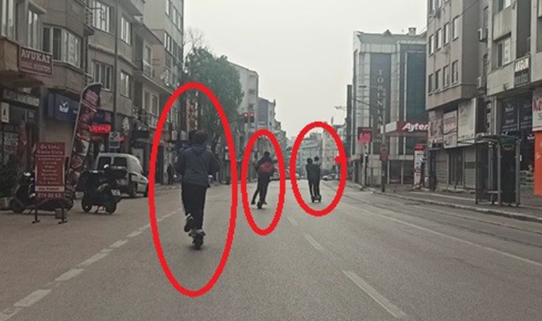 Kısıtlamayı scooter ile deldiler; şehir turu yaptılar!