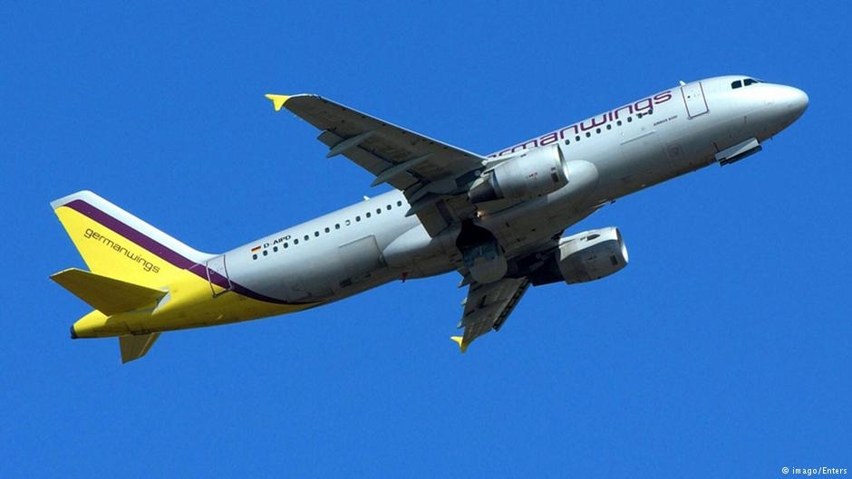 Fransa'nın Paris kentinde uçak düştü!