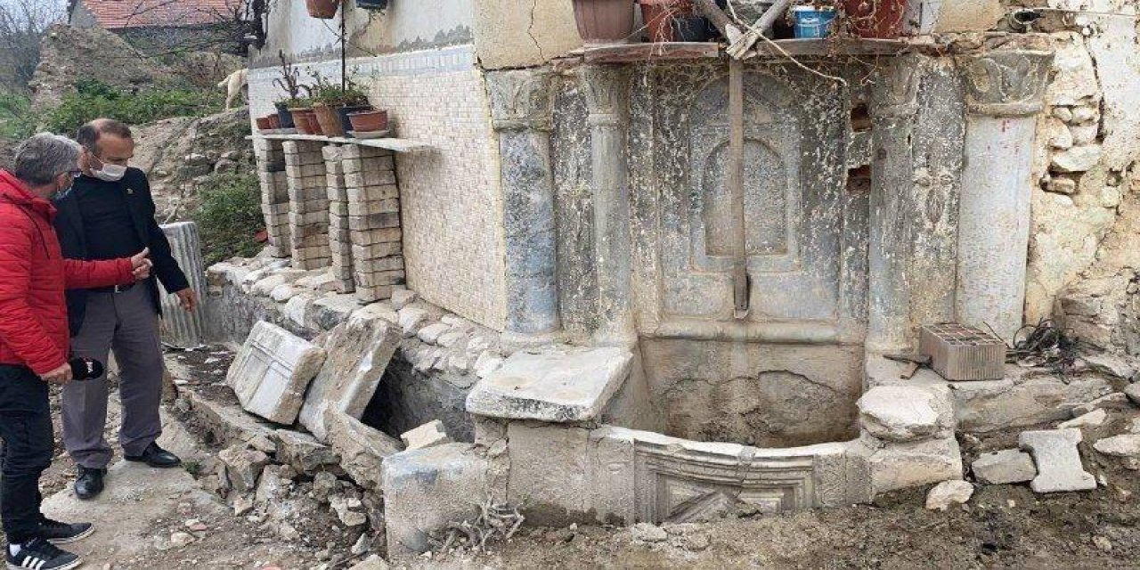 UNESCO’ya aday 1500 yıllık tarihi çeşme önce definecilerin sonra kamyonun kurbanı oldu!