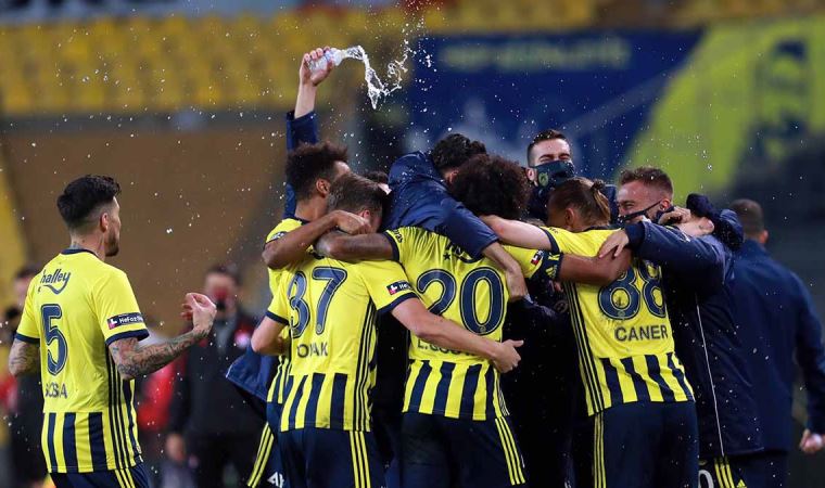 Avrupa'nın devleri Fenerbahçe'nin yıldızı için yarışıyor!