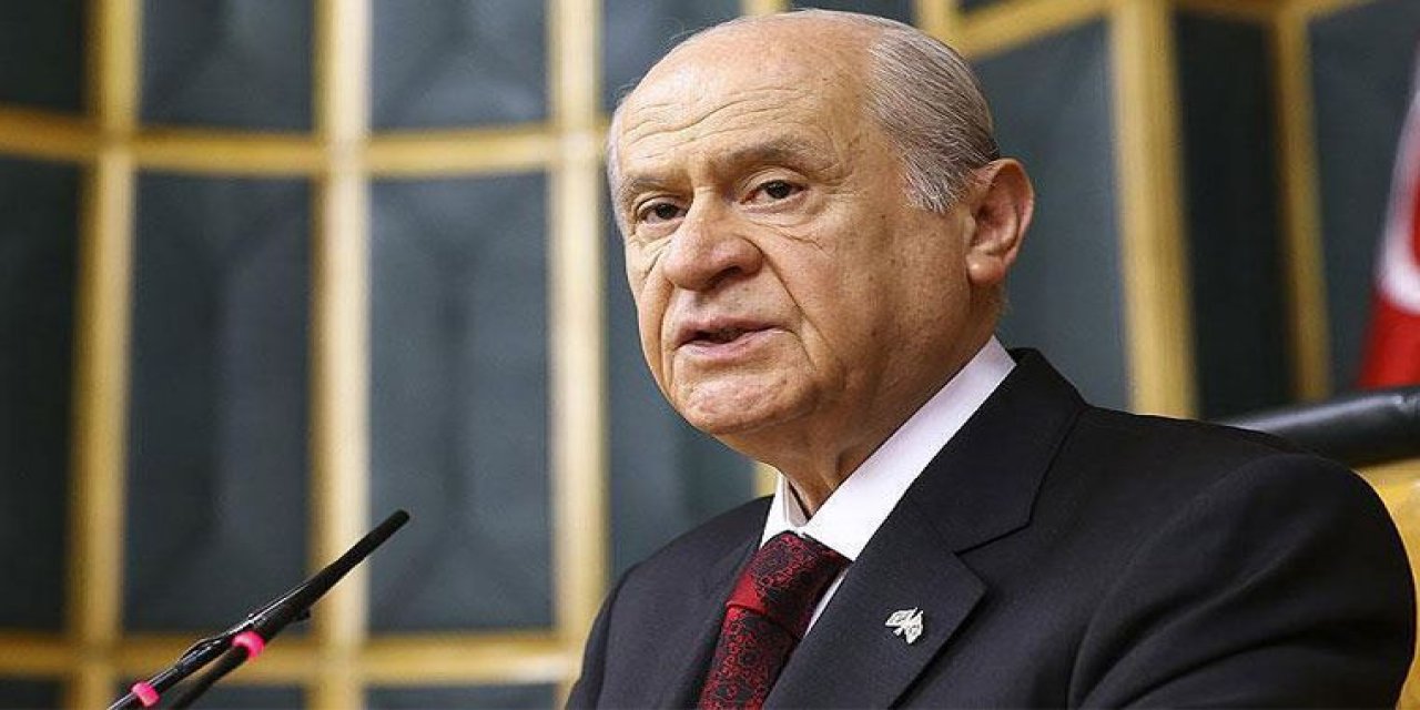Önce "Yeni anayasa" çalışmaları üzerinden CHP ve İYİ Parti'ye çağrı yaptı... Sonra "128 milyar dolar nerede" sorusu üzerinden topa tuttu! Bahçeli'nin hedefinde yine muhalefet vardı!