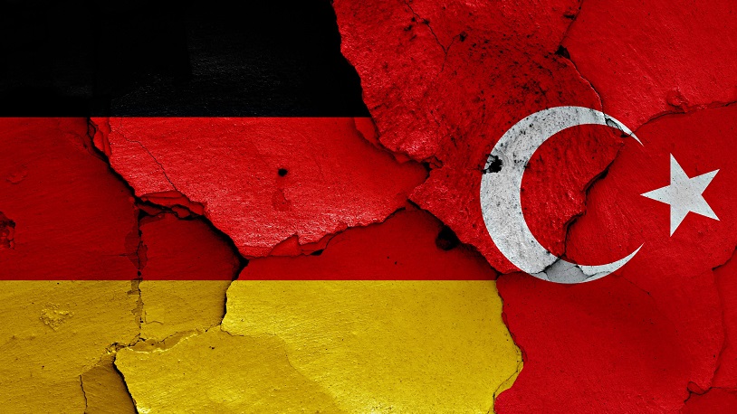 Almanya'dan 'gri pasaport' çıkışı... 'İddia edilen 500 kişiyi araştırıyoruz!'
