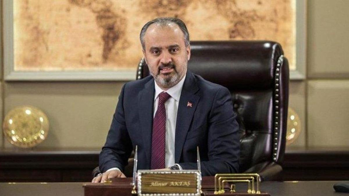 İki yıl önce 30 Ağustos sözleri tepki çekmişti... AKP’li belediye başkanı, bu kez 23 Nisan afişiyle gündemde