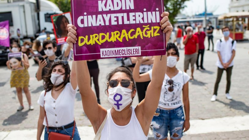 Süleyman Soylu’ya kadınlardan sert tepki! 'İçişleri Bakanı bununla övünmeye kalkıyor'