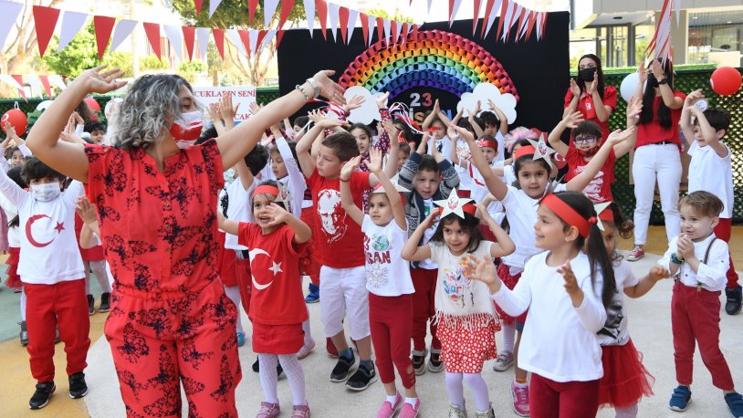 Antalya Konyaaltı’nda 23 Nisan coşkusu başladı