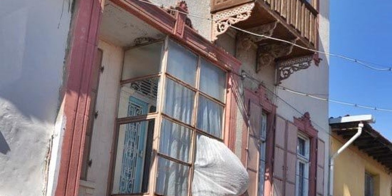 85 yaşındaki Mihriye Yalazı, 'evimi  3 milyon Euro' ya, Yunan bayrağı dalgalanmasın diye satmadım'