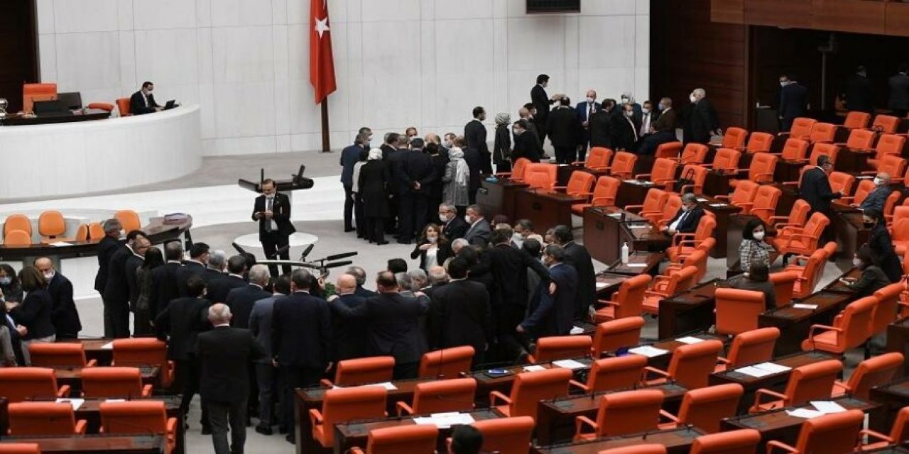 Meclis'te denetim krizi! Bakanlık ikiye bölününce önergeler ortada kaldı! "Kurumlar yapboz tahtasına döndü"