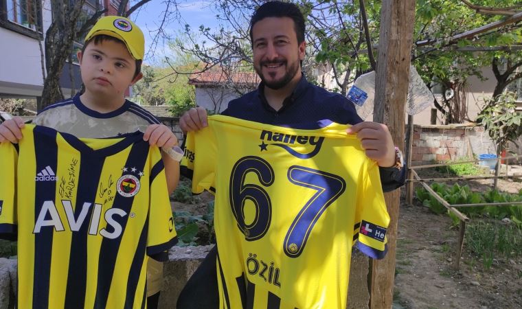 Mesut Özil'den anlamlı 23 Nisan sürprizi