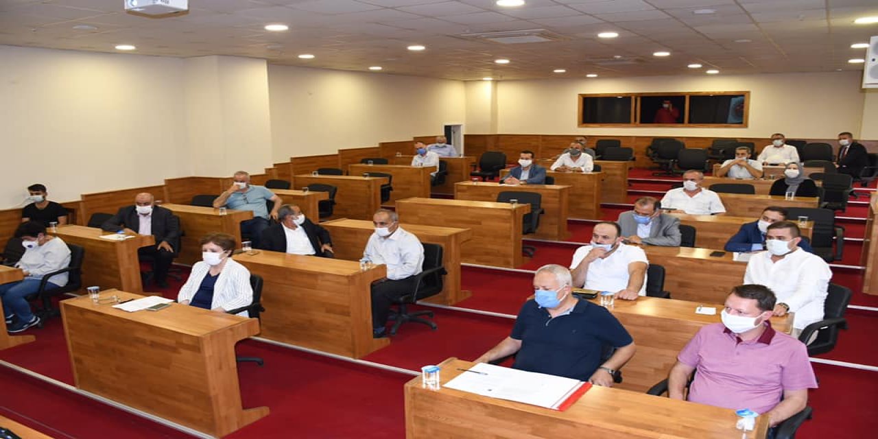 AKP ve MHP'nin arasına kara kedi girdi... Cumhur İttifakı'nda "Millet Bahçesi" çatlağı...