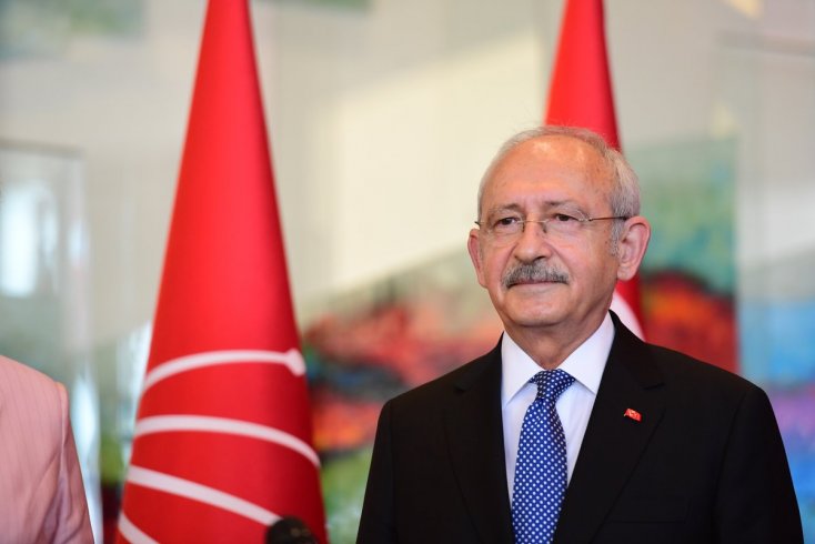 CHP lideri Kılıçdaroğlu, küçük Cemre'nin şiirini böyle dinledi