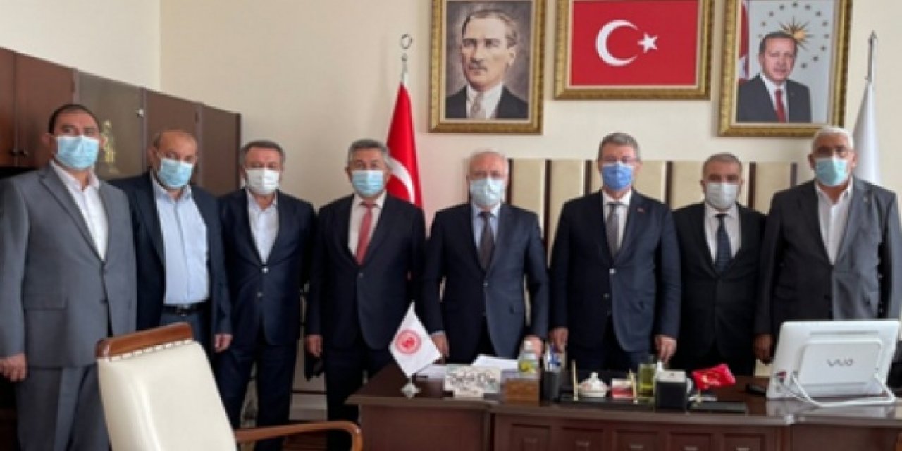 Bir fotoğraf skandalı daha! FETÖ'den hapis cezası alan isimle görüntüleri ortaya çıkmıştı... AKP'li isimden açıklama!