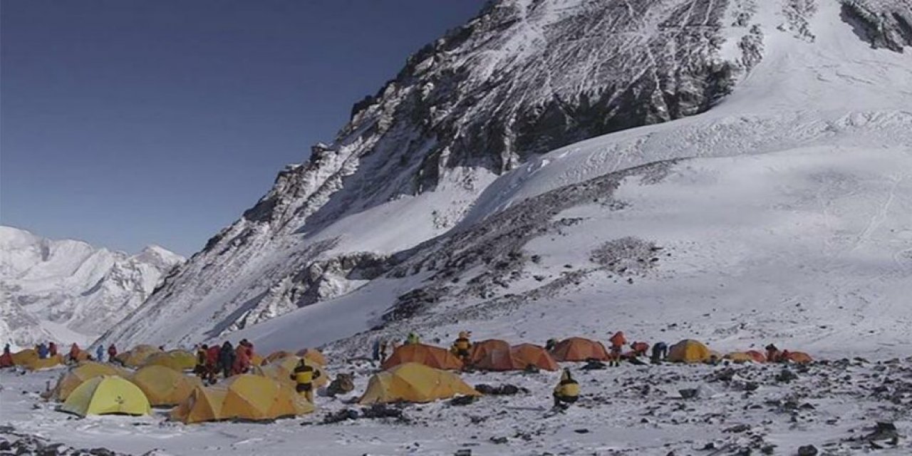 Virüs dünyanın zirvesine ulaştı! Everest Dağı’nda ilk vaka...