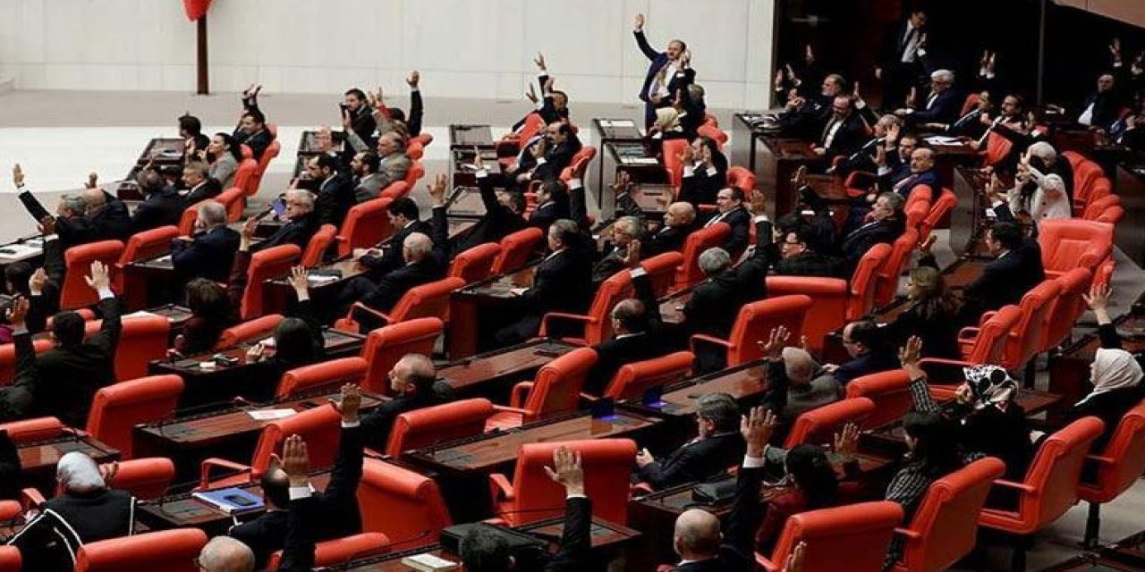 Emekliye gelince iktidarın eli titriyor... CHP'nin "Emekliye bayram ikramiyesi bin 500 TL olsun" teklifi, AKP ve MHP oylarıyla reddedildi!