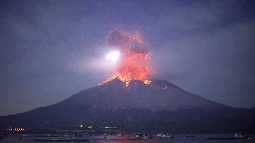Japonya'nın en aktif yanardağı Sakurajima'da patlama meydana geldi!