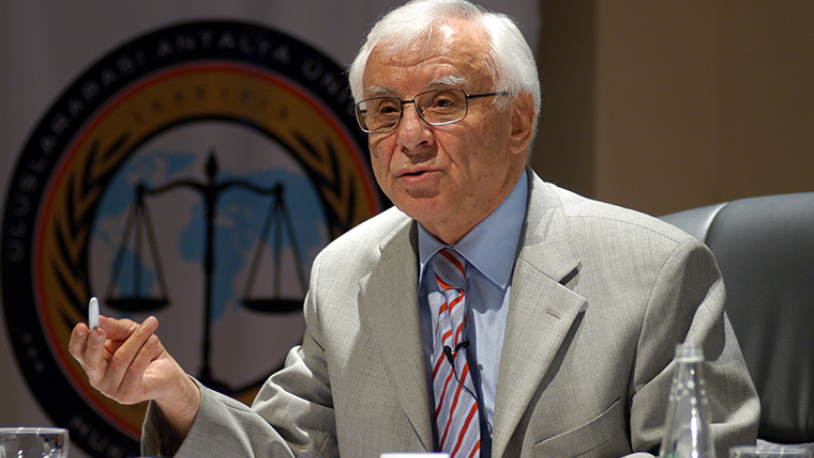 Devlet Bahçeli, Cumhuriyet'te yayımlanan yazısını hedef almıştı... Yargıtay eski Başkanı Selçuk’tan Bahçeli’ye yanıt! 'Bana sövenlere iki uyarım var'