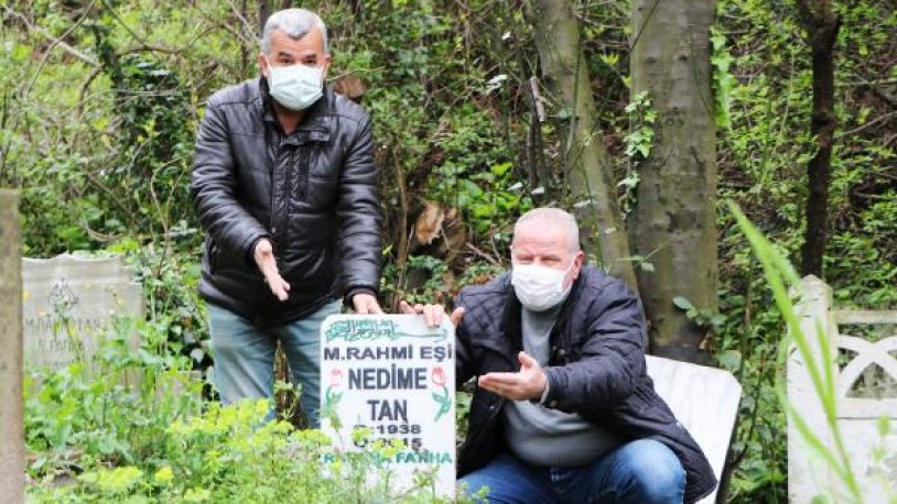6 yıl önce hayatını kaybeden annelerinin mezarına gelince şoke oldular
