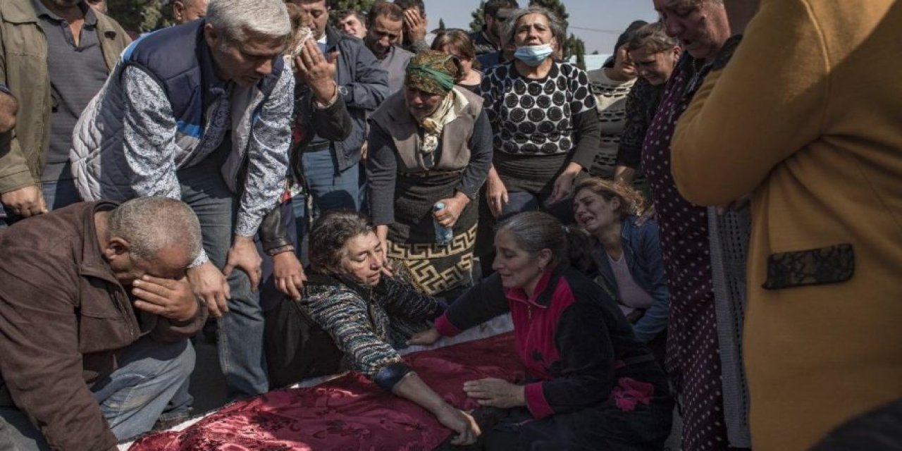 Gözyaşları sel oldu... Anne ile bebeği aynı tabutta!