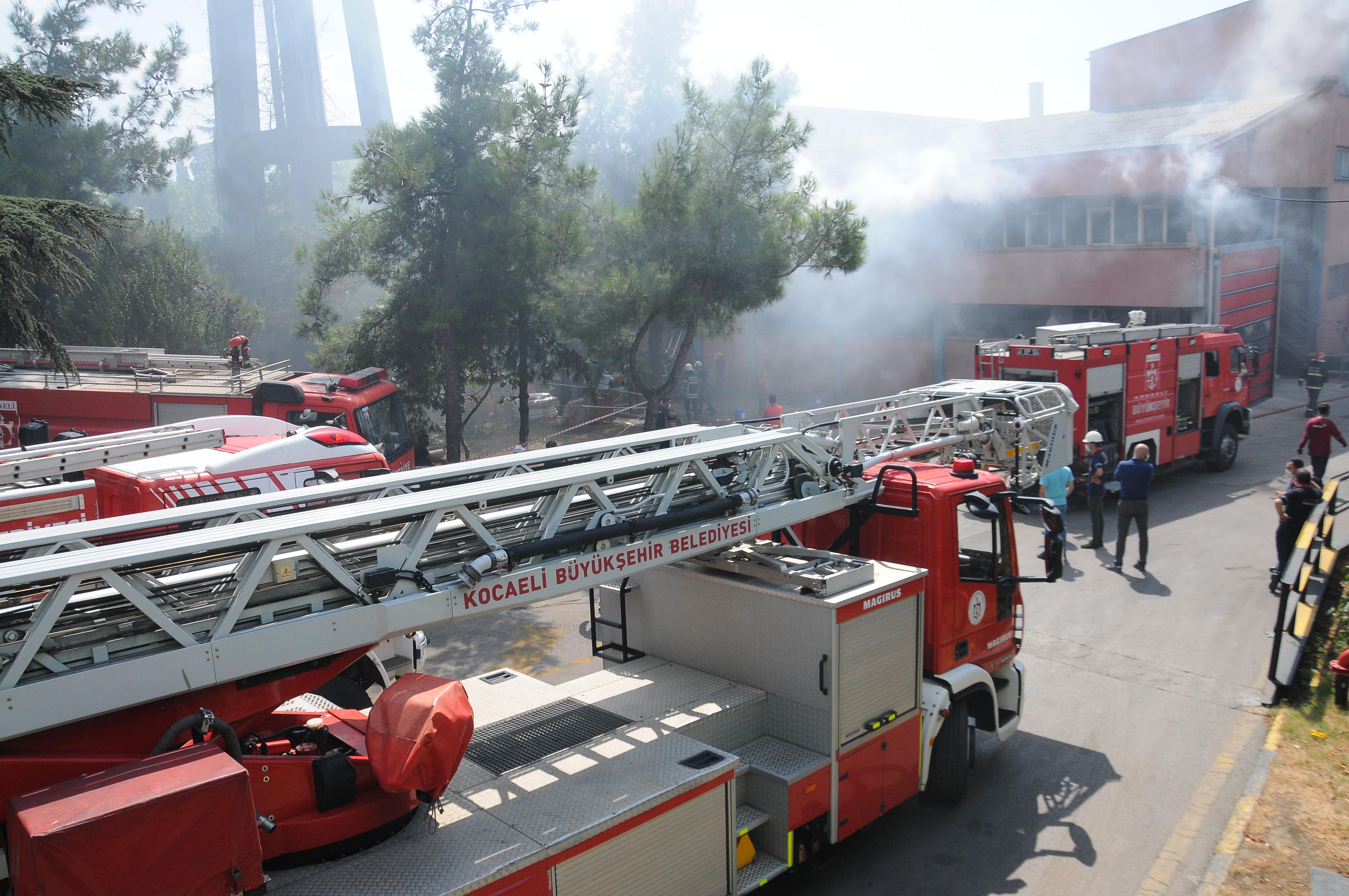 Döküm fabrikasının fırınlarında çıkan yangın korkuttu