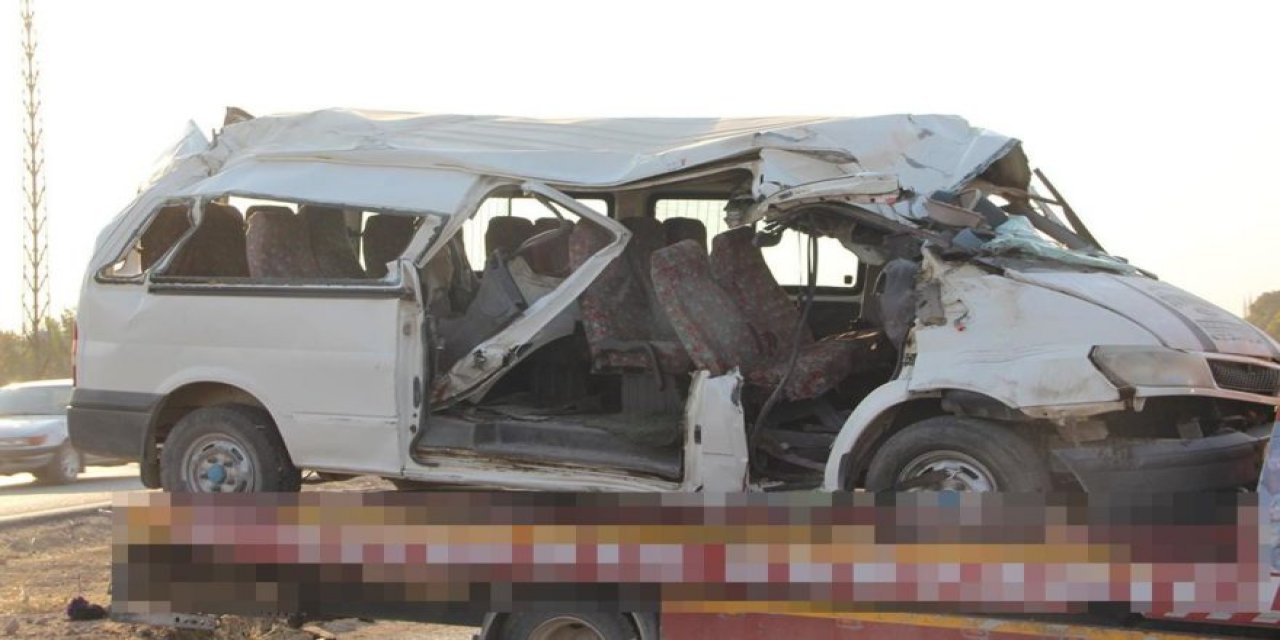 İşçileri taşıyan minibüste feci kaza!