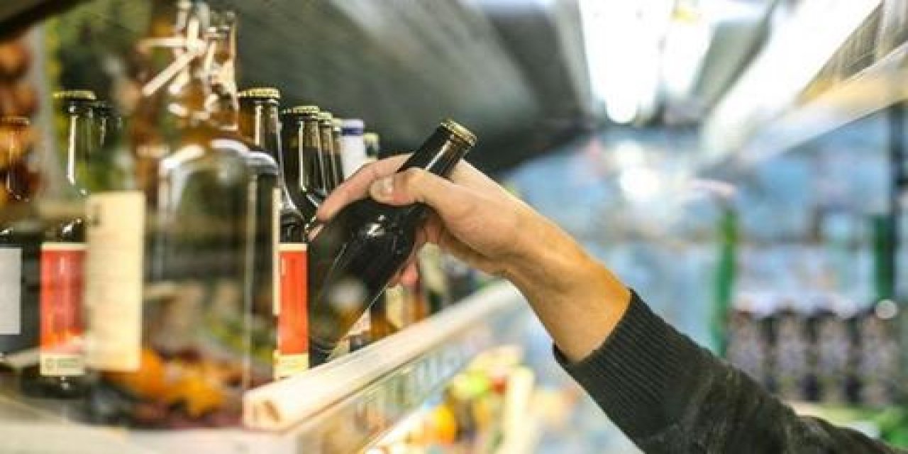 17 günlük tam kapanmayla "Alkol satışı" yasaklanmıştı... Sosyal medya #alkolümedokunma diyerek tepki gösterdi!