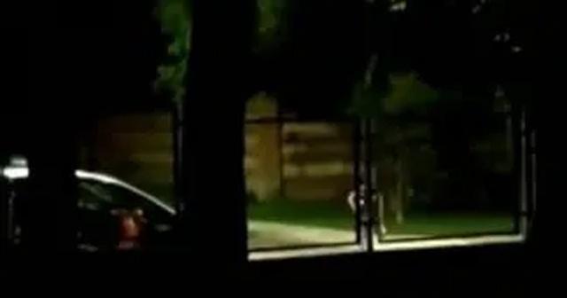 Baltalı saldırgan terör estirdi! Araçla çarparak durdurmaya çalıştılar