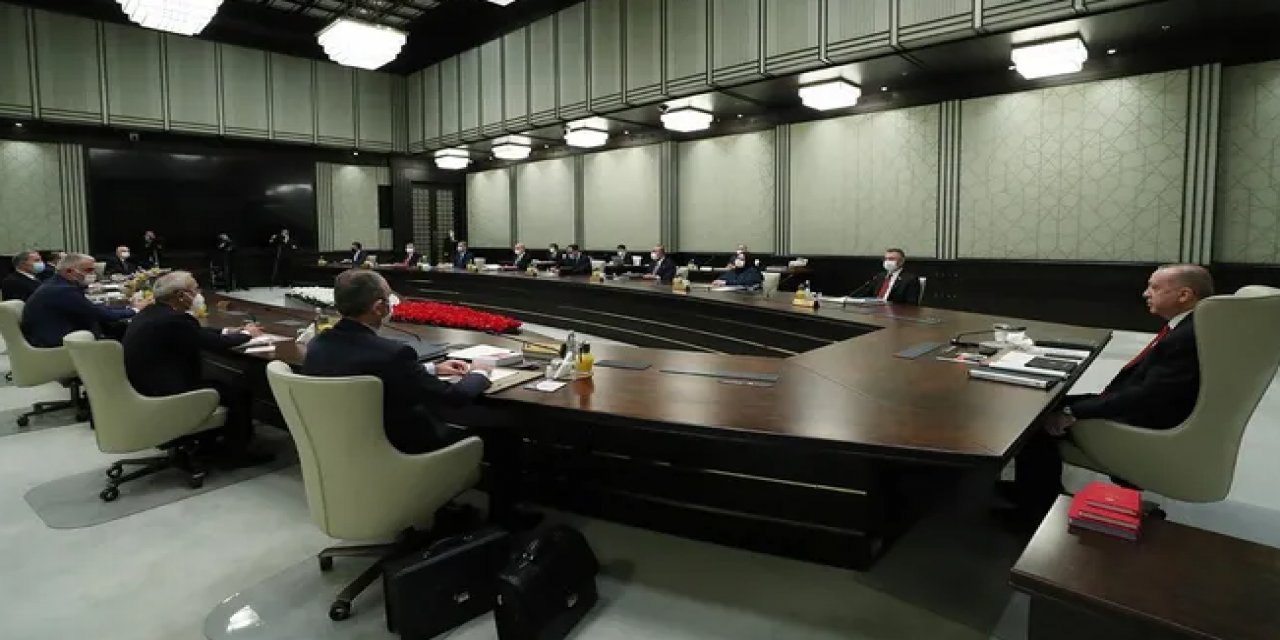 Siyaset kulisi bu iddiayı konuşuyor... Kabine revizyonu 3 bakanlıkla sınırlı kalmayacak!