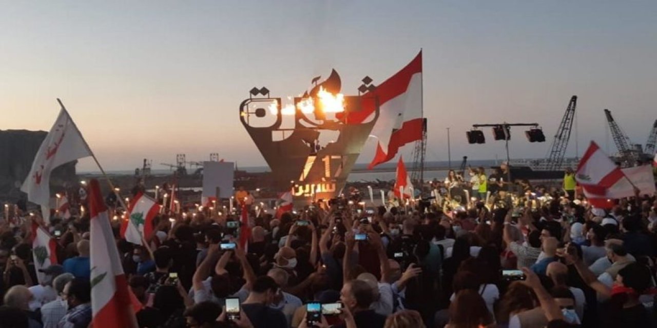 O ülkede tansiyon düşmüyor... 17 Ekim Devrimi’nin 1. yılında halk sokağa döküldü!