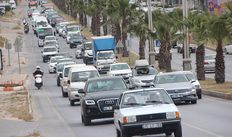 'Tam kapanma' öncesi trafik yoğunluğu! Tatilciler akın ediyor