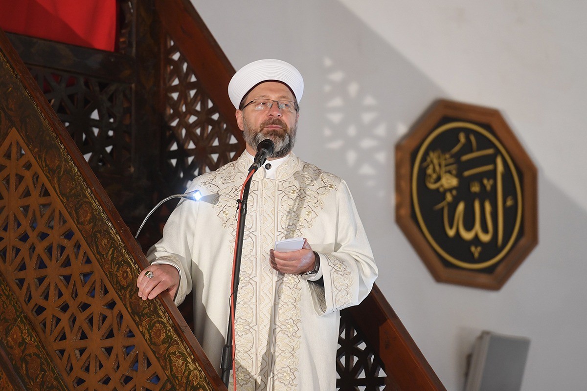 Ali Erbaş'tan açıklama! 'Kapanma günlerinde camilerde cemaatle namaz kılınacak'
