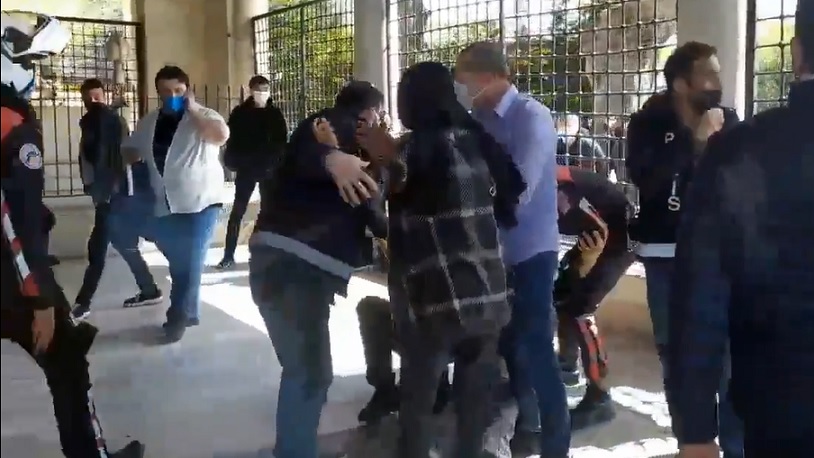 'Gıyabi cenaze namazı'na cami içinde polis müdahalesi! Gözaltılar var