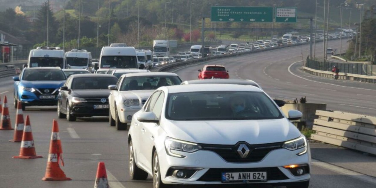 "Tam kapanma" başladı ama... Trafik felç... Toplu taşıma yoğun...