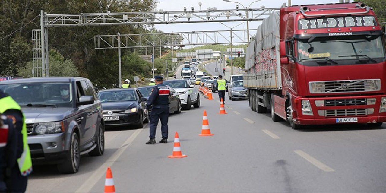 3 günde 24 bin araç giriş yaptı! Bodrum'un nüfusu 4'e katlandı