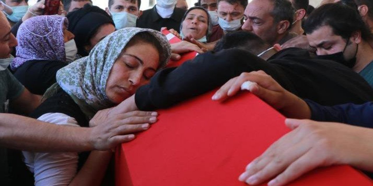Komutanı tarafından vurulan asker son yolculuğuna uğurlandı! Acılı aileyi teselli etmeye kimsenin gücü yetmedi...