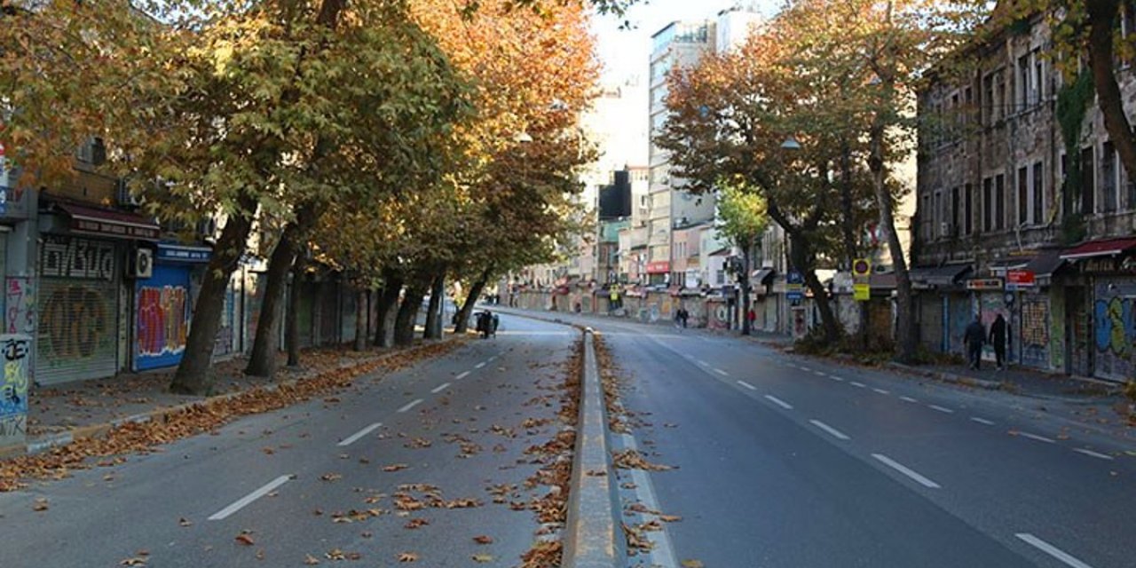 Tam kapanmada ilk pazar günü! Nereler açık nereler kapalı olacak?