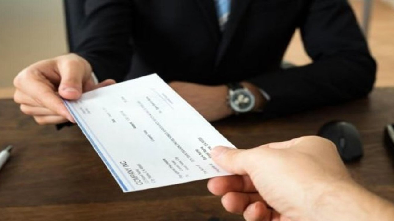 Sosyolog, müftü, imam... İşte tartışmalara neden olan çek düzenlemesinin AKP'li imzacıları